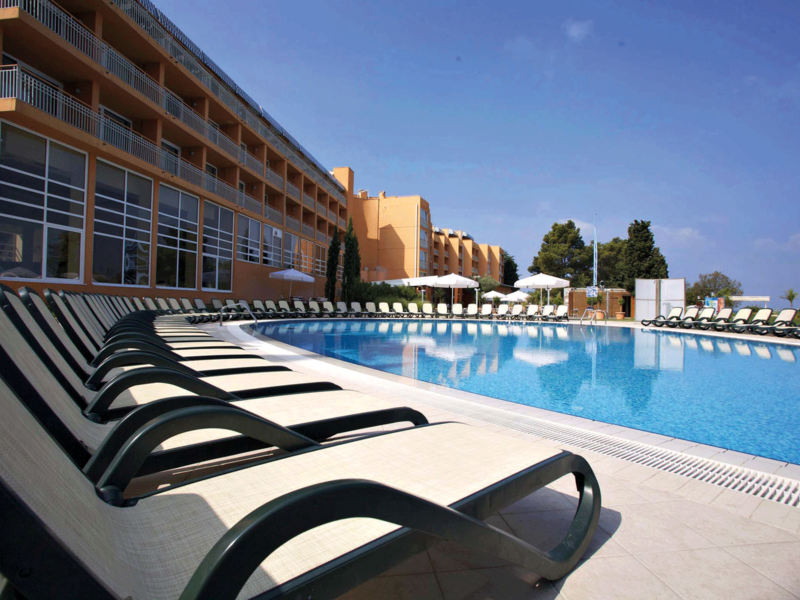 Sol-Umag-outdoor-pool_web.png