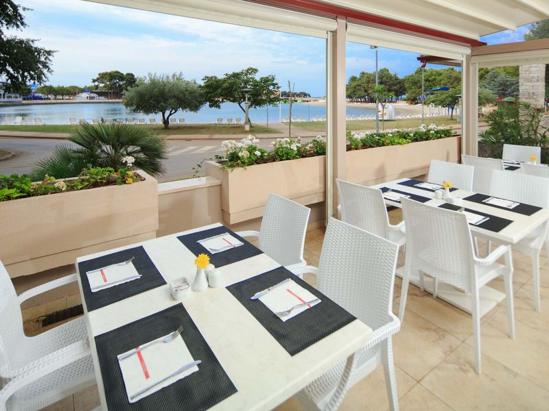 Stella-Maris-Resort-restaurant_1.jpg