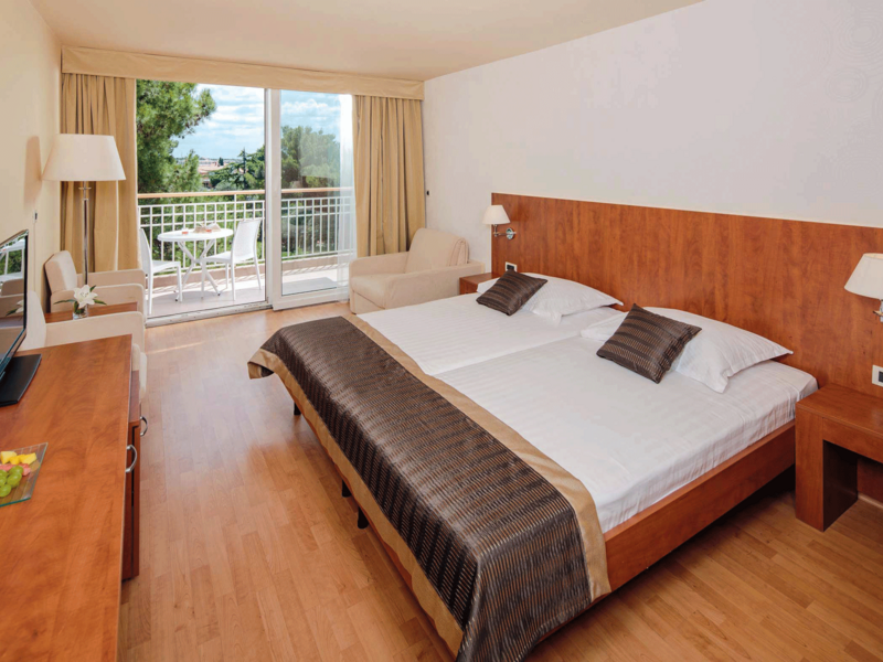 Sol-Umag-Superior-room-with-balcony-S3S_1_web.png